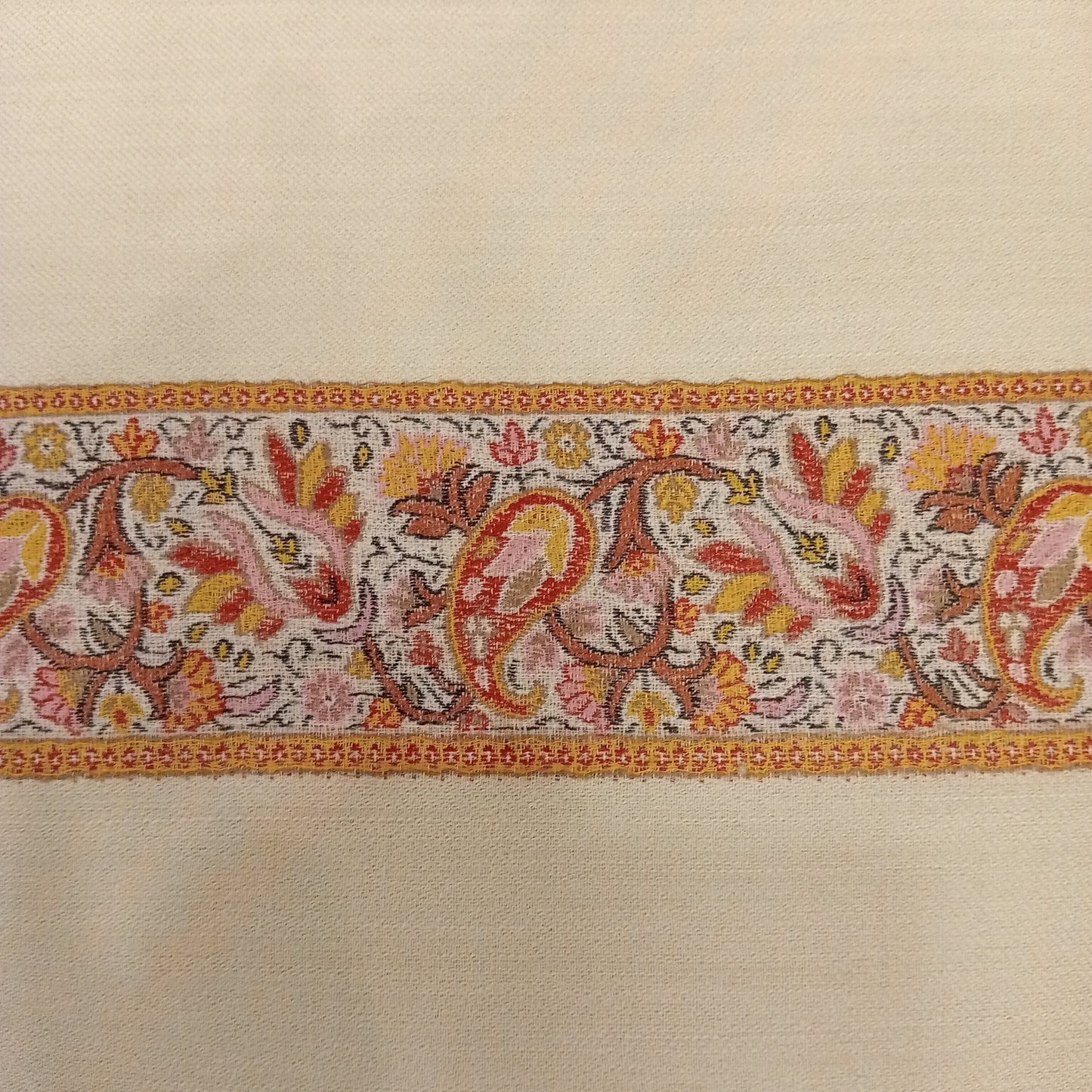 Fine wool men's shawl with a woven jamawar