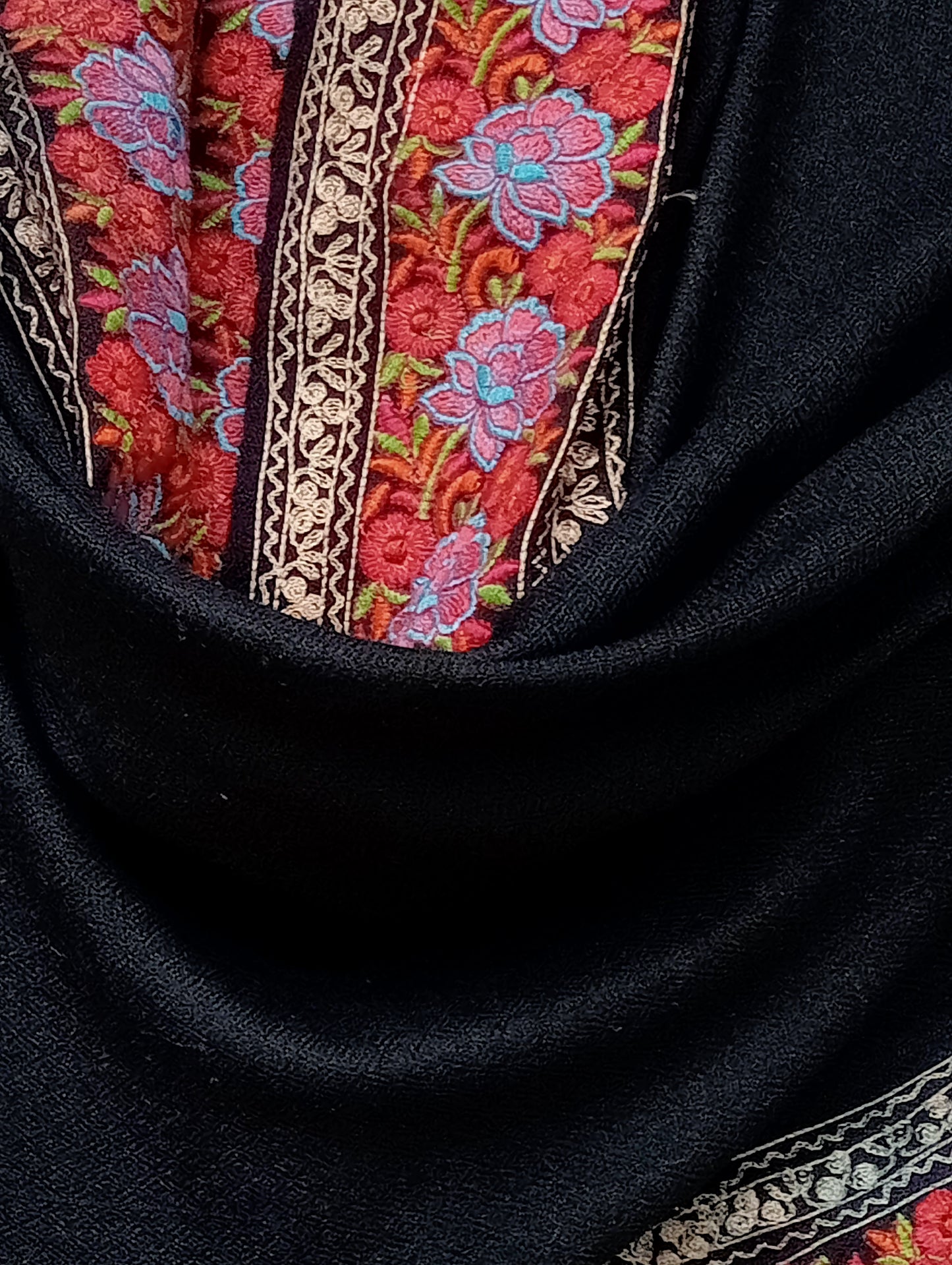 Embroidery border stole