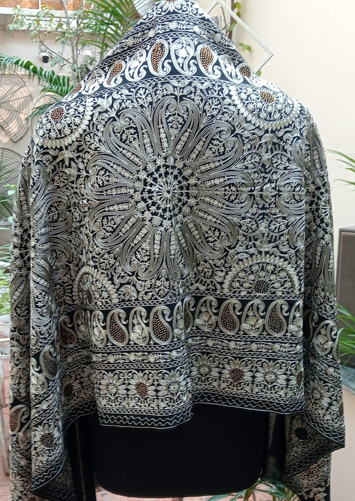 Combo box embroidered design + pure cashmere Mens stole