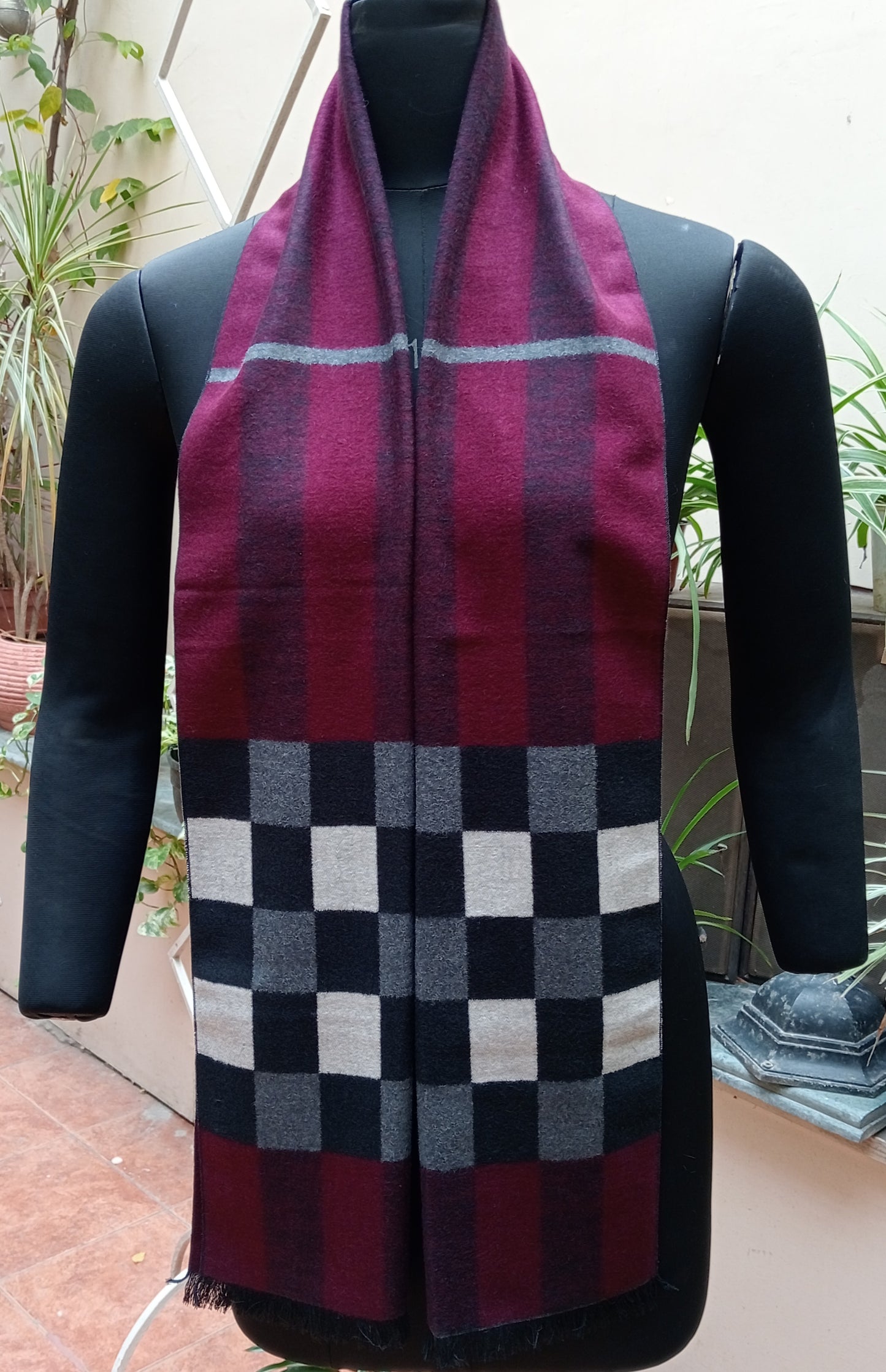 Combo box embroidered design + pure cashmere Mens stole