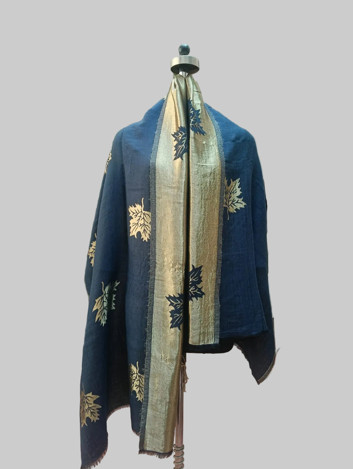 Ladies zari reversible leaf design stole