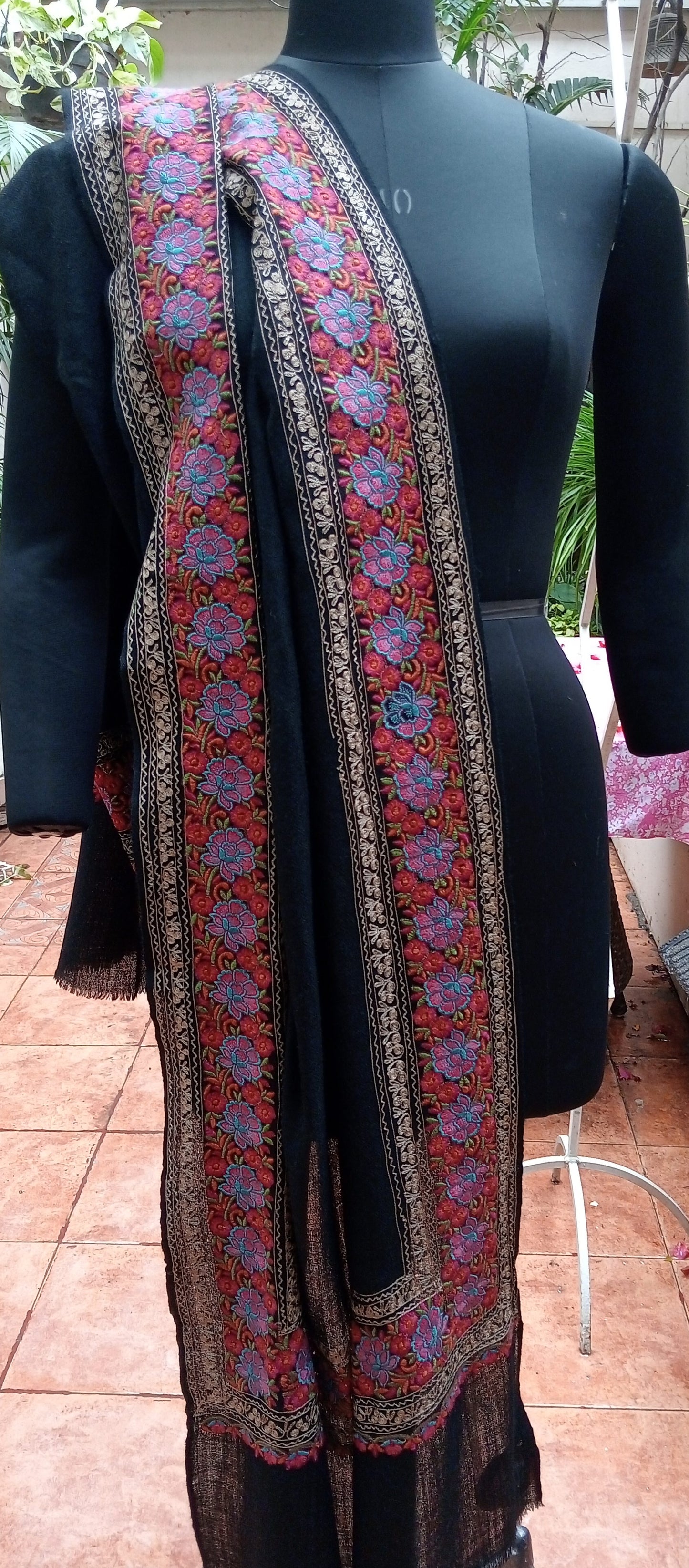 Embroidery border stole