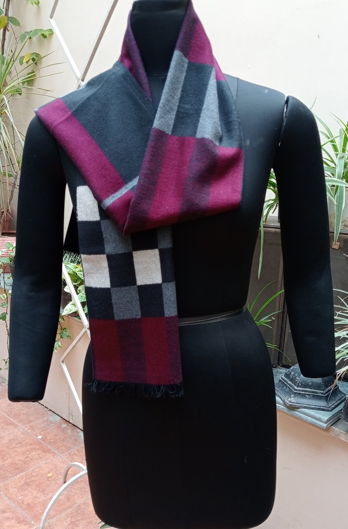 Combo box embroidered design + pure cashmere Mens stole