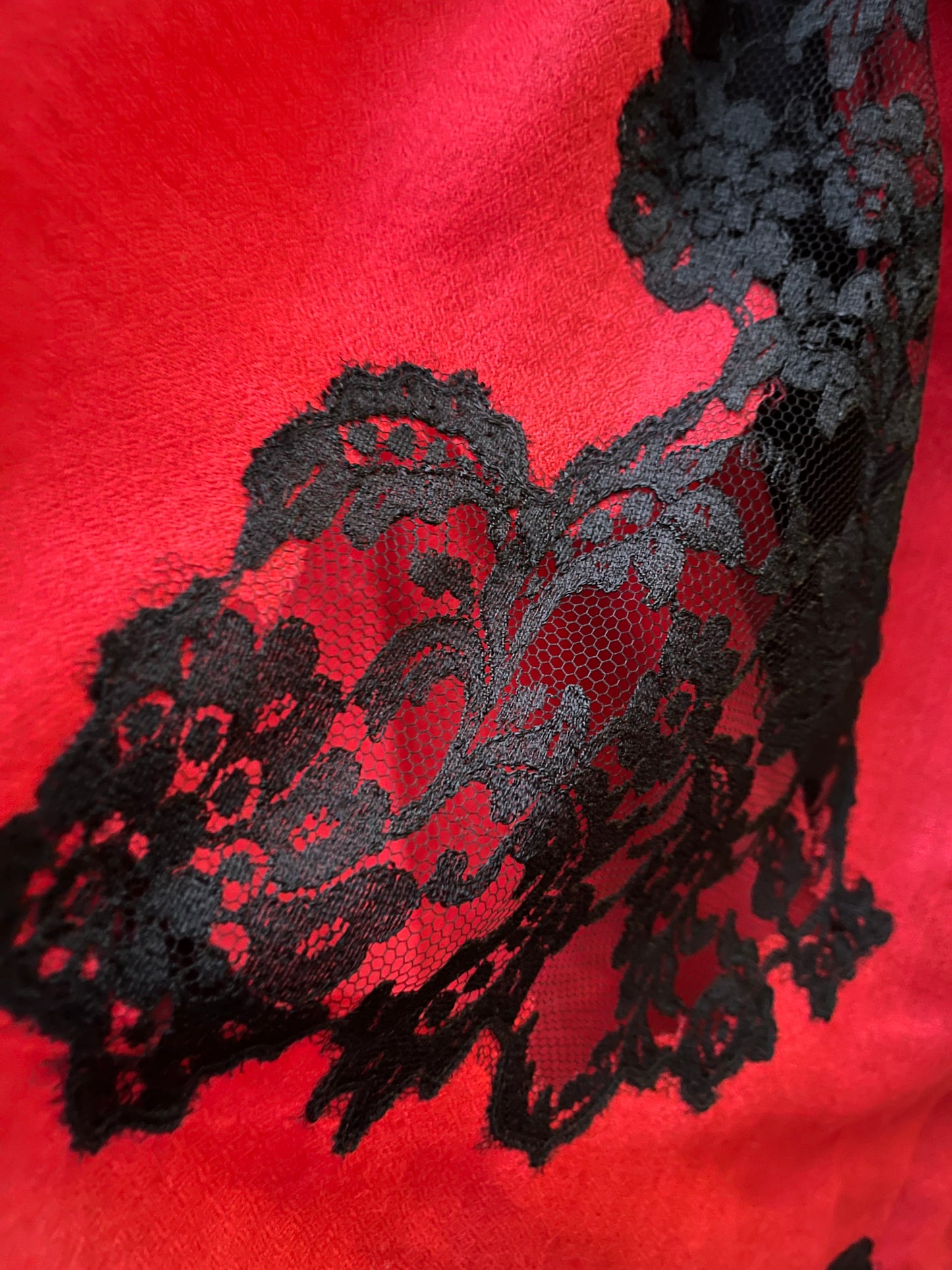 Pure Cashmere French Chantilly Stole - Red with Black Lace