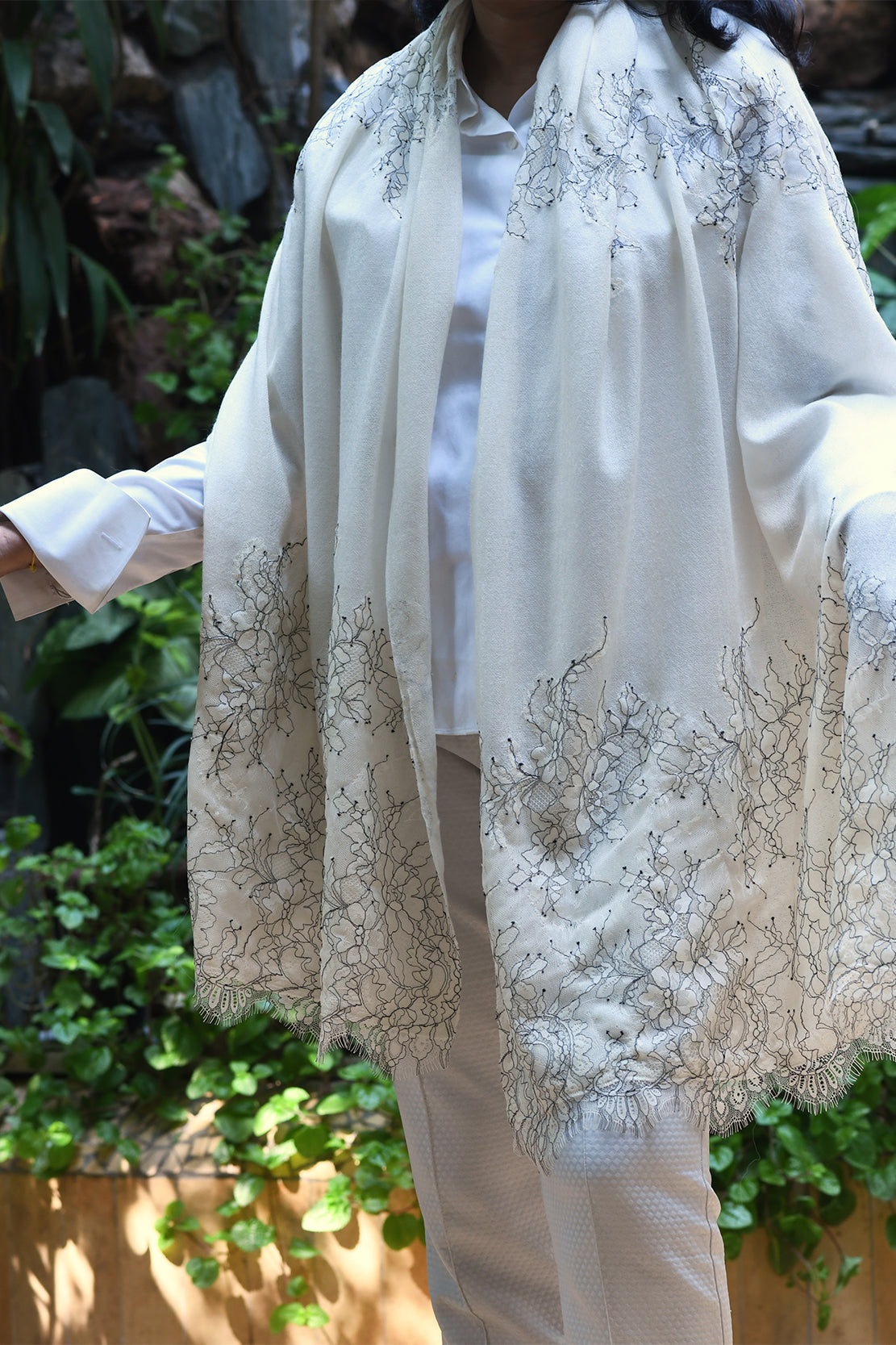 Embroidered Lace Stole - White