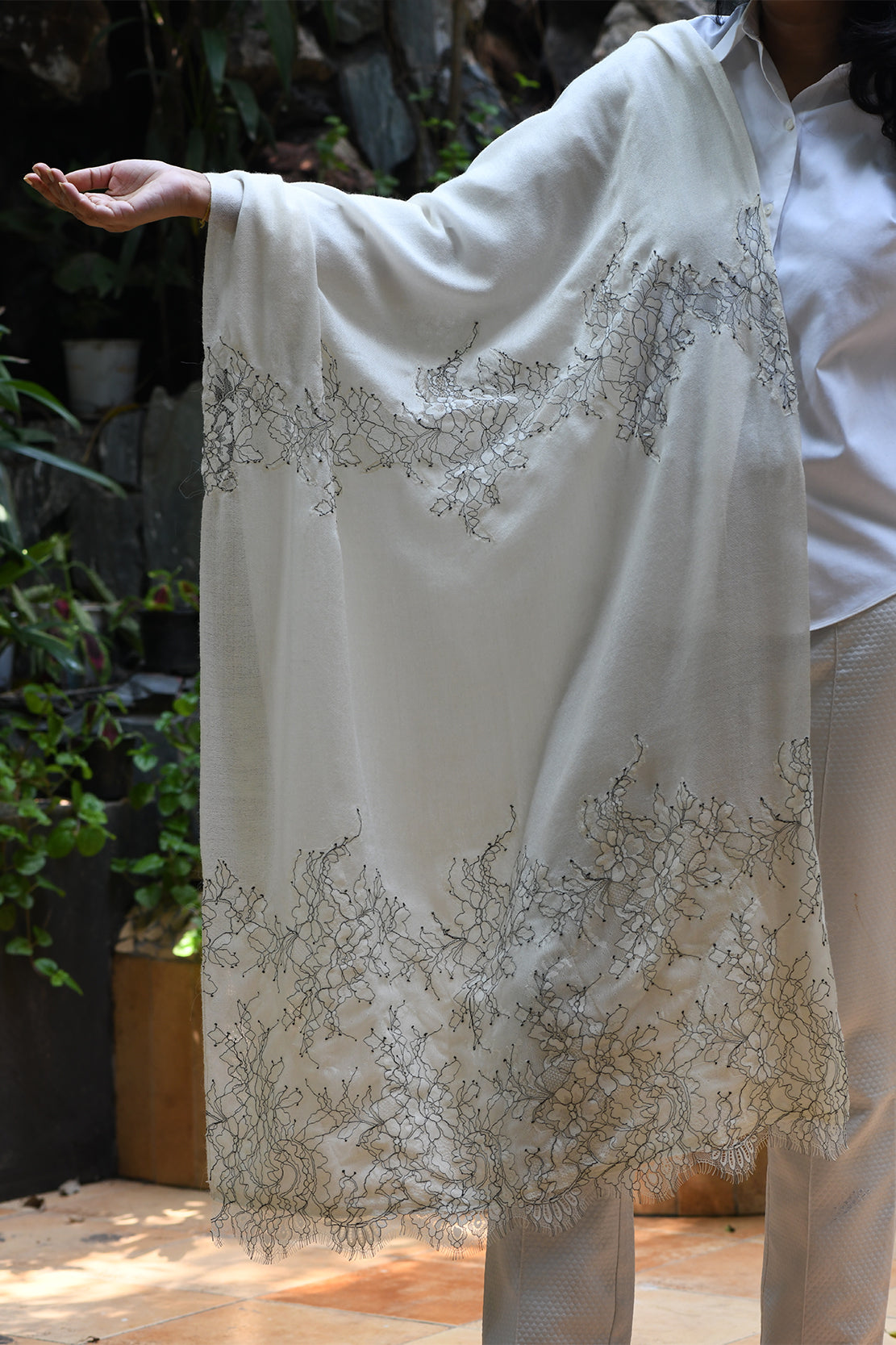 Embroidered Lace Stole - White