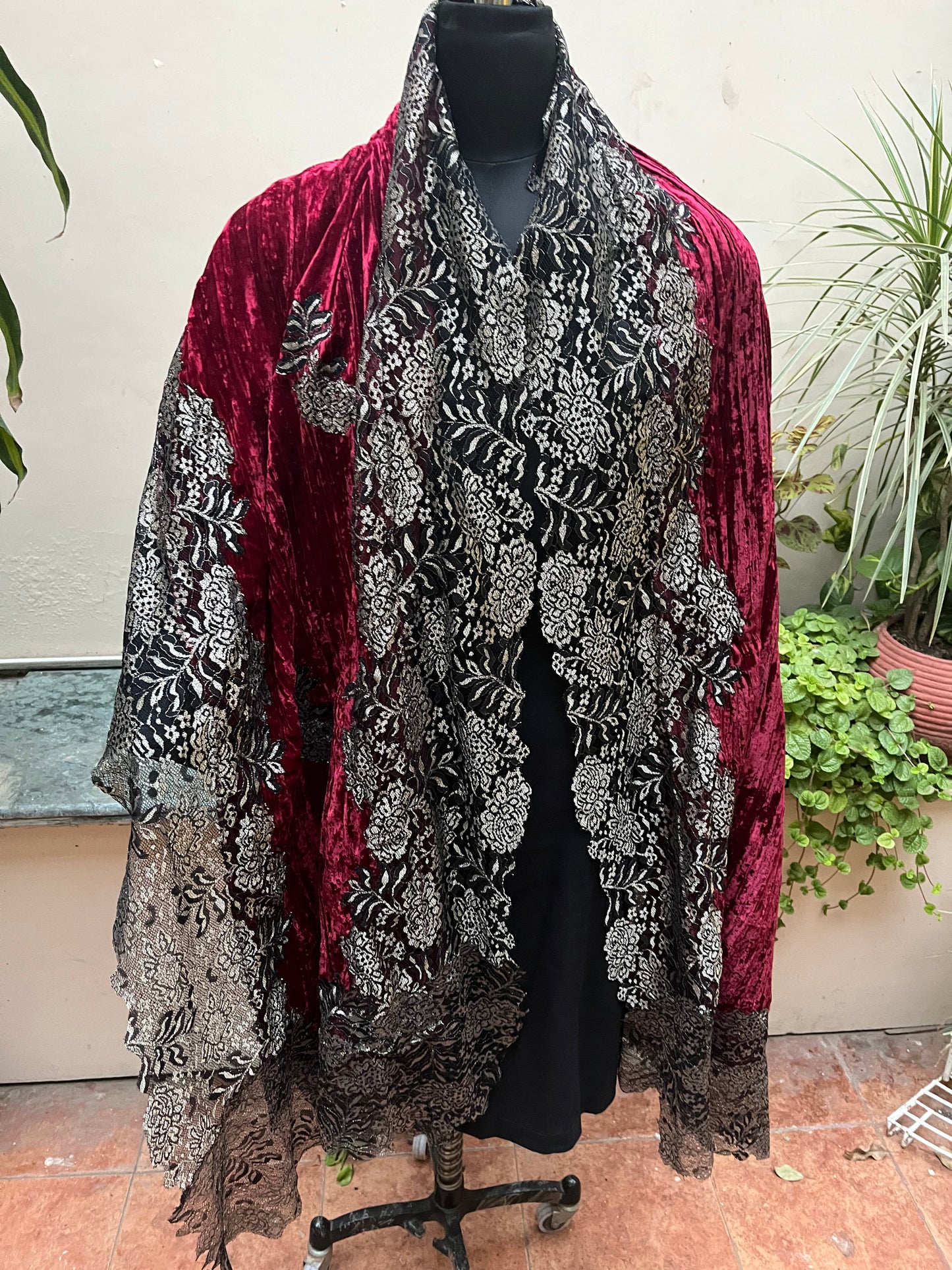 Crushed Velvet Stole Maroon with Zari lace