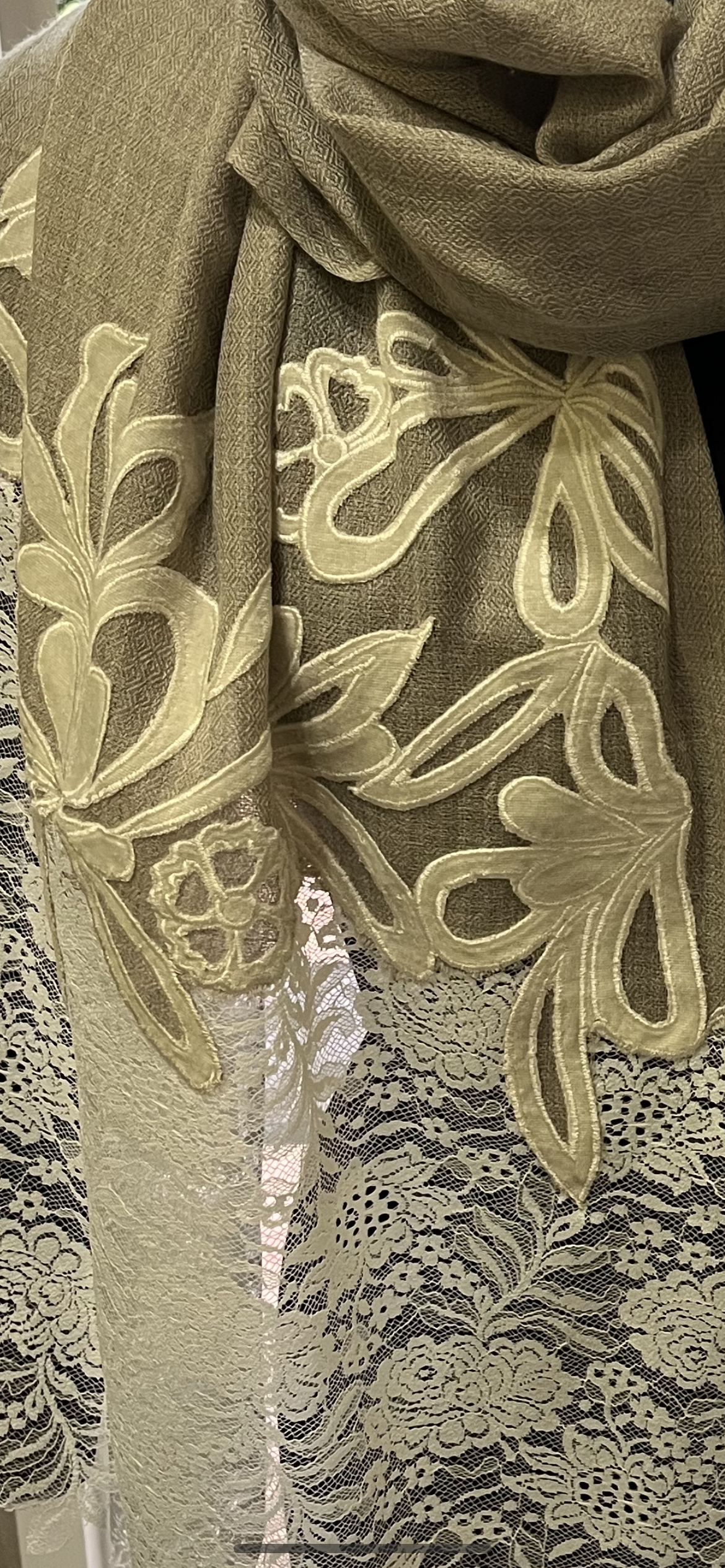 Lace Stole with Velvet Applique Work