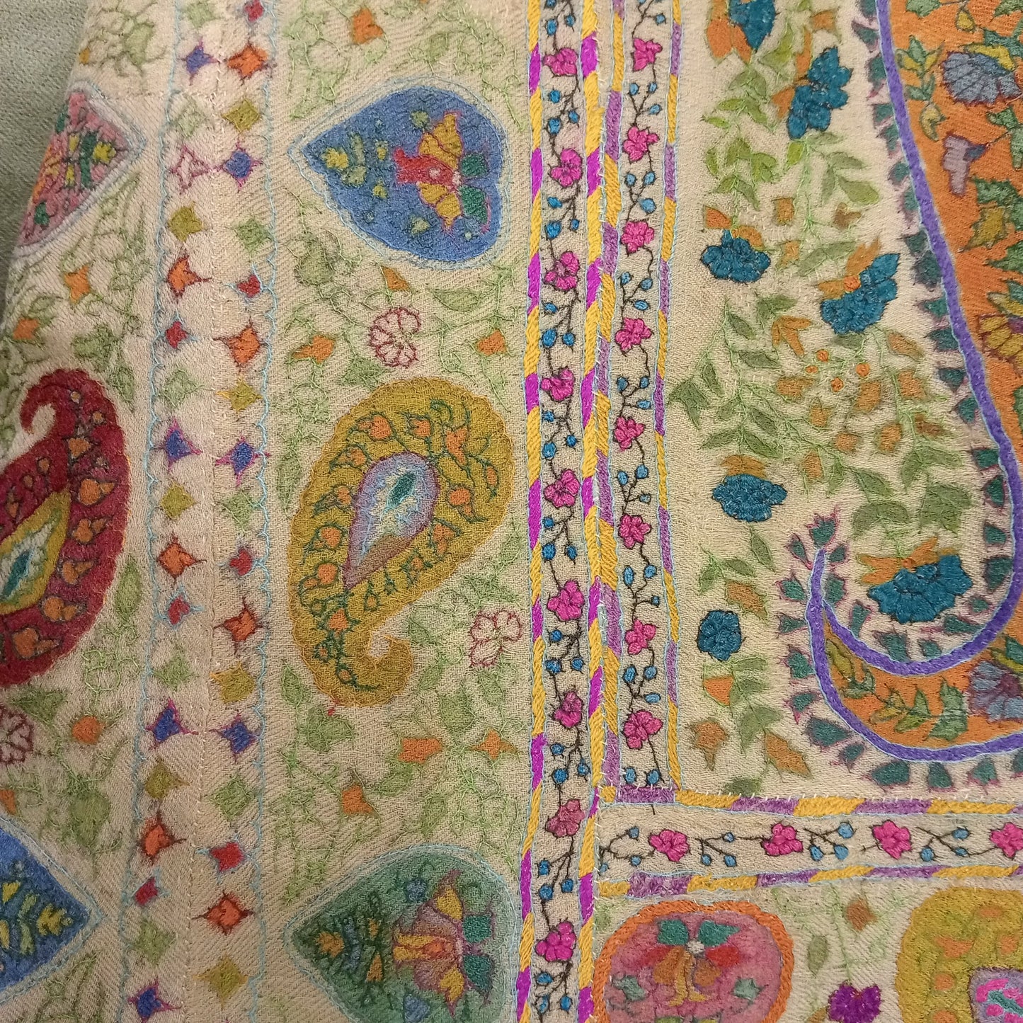 Hand Embroidered KalamKari shawl - Green