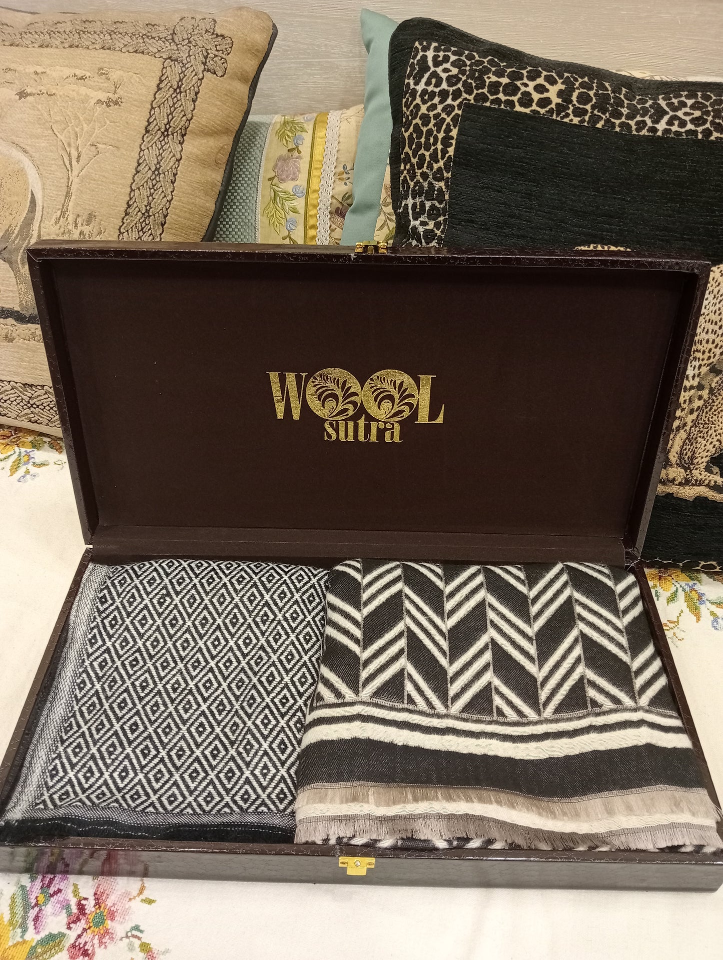 Fine wool+pure wool stoles Combo box