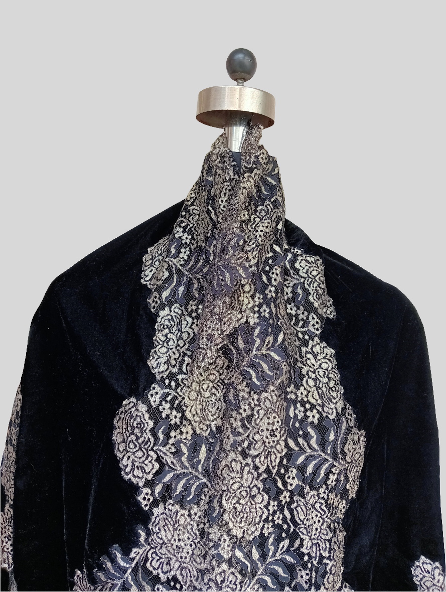 Plain Velvet stole with zari lace