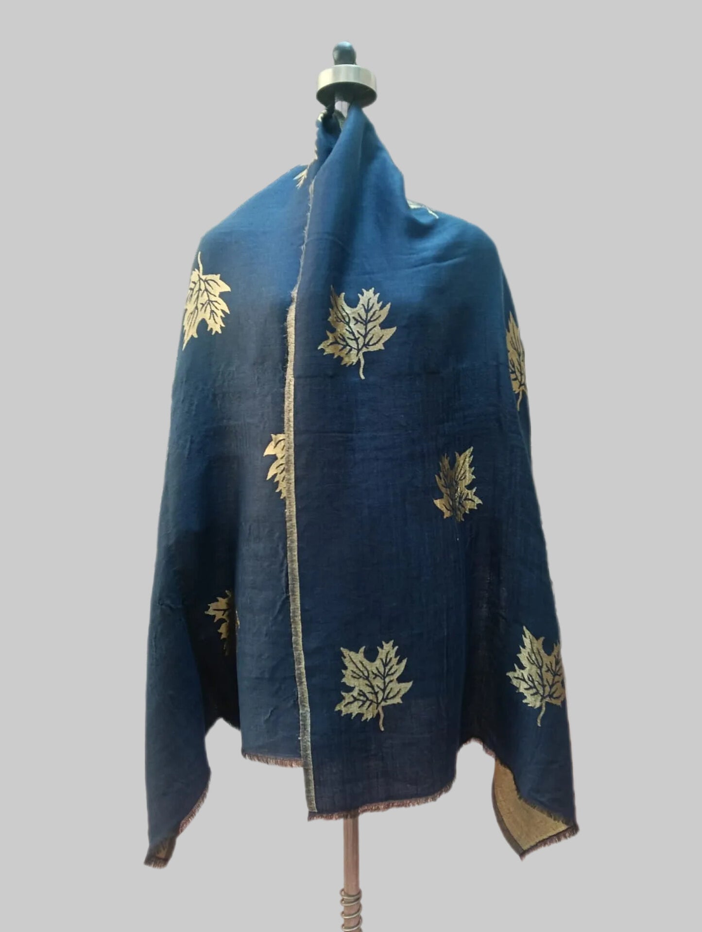 Ladies zari reversible leaf design stole