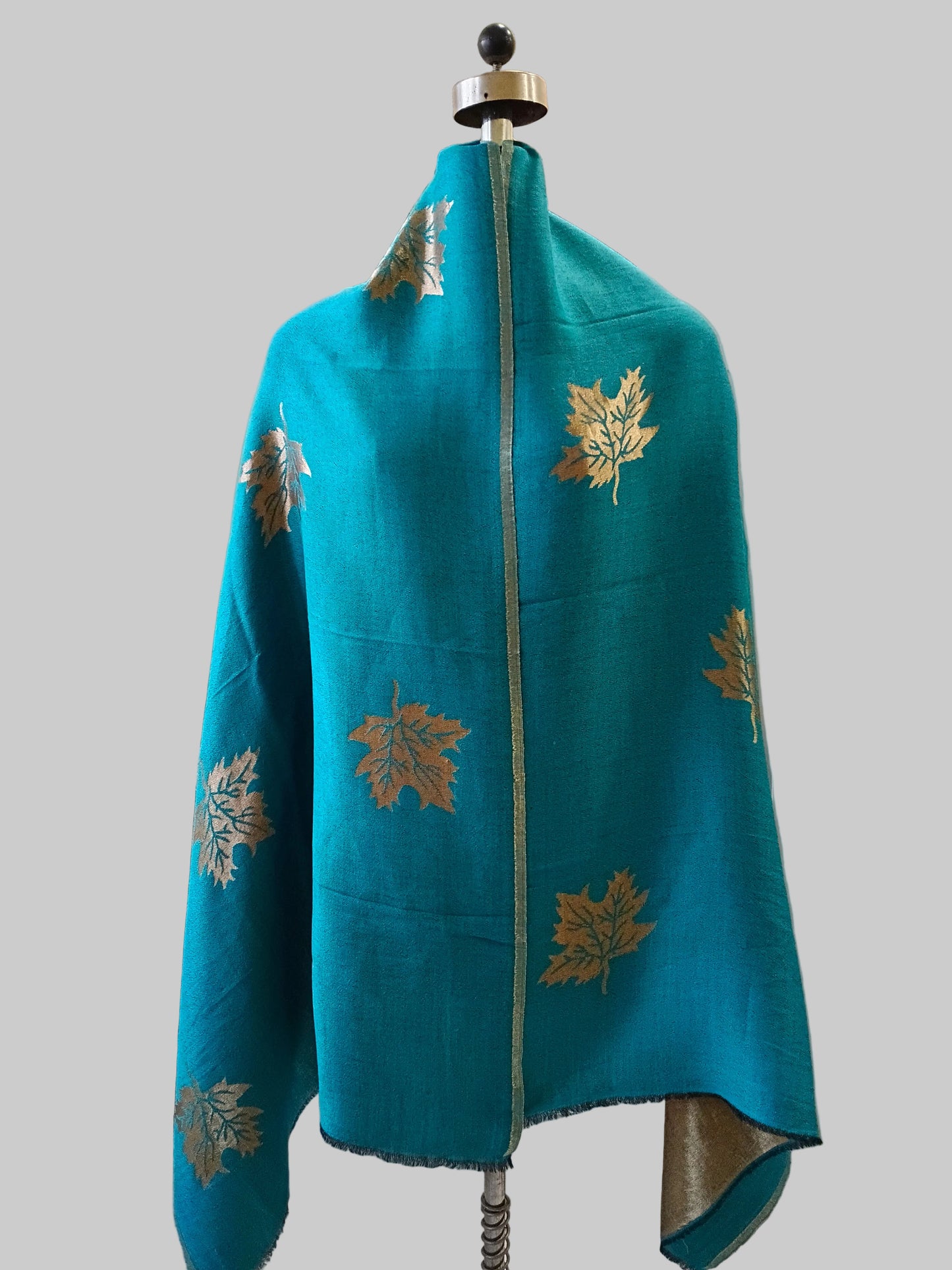 Ladies leaf design zari reversible stole