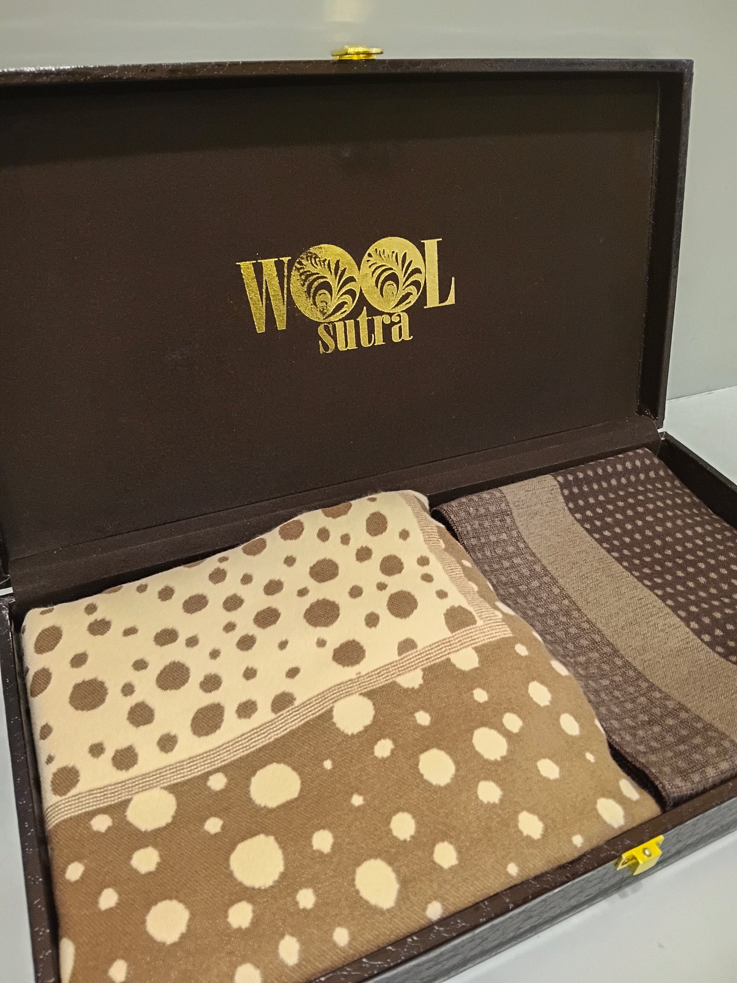 Men’s silk wool +ladies Silk wool stoles combo box