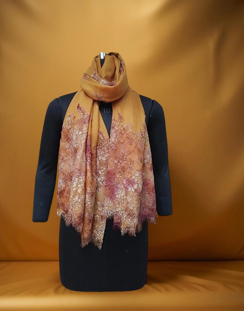 Pure cashmere stole with Ombré Lace