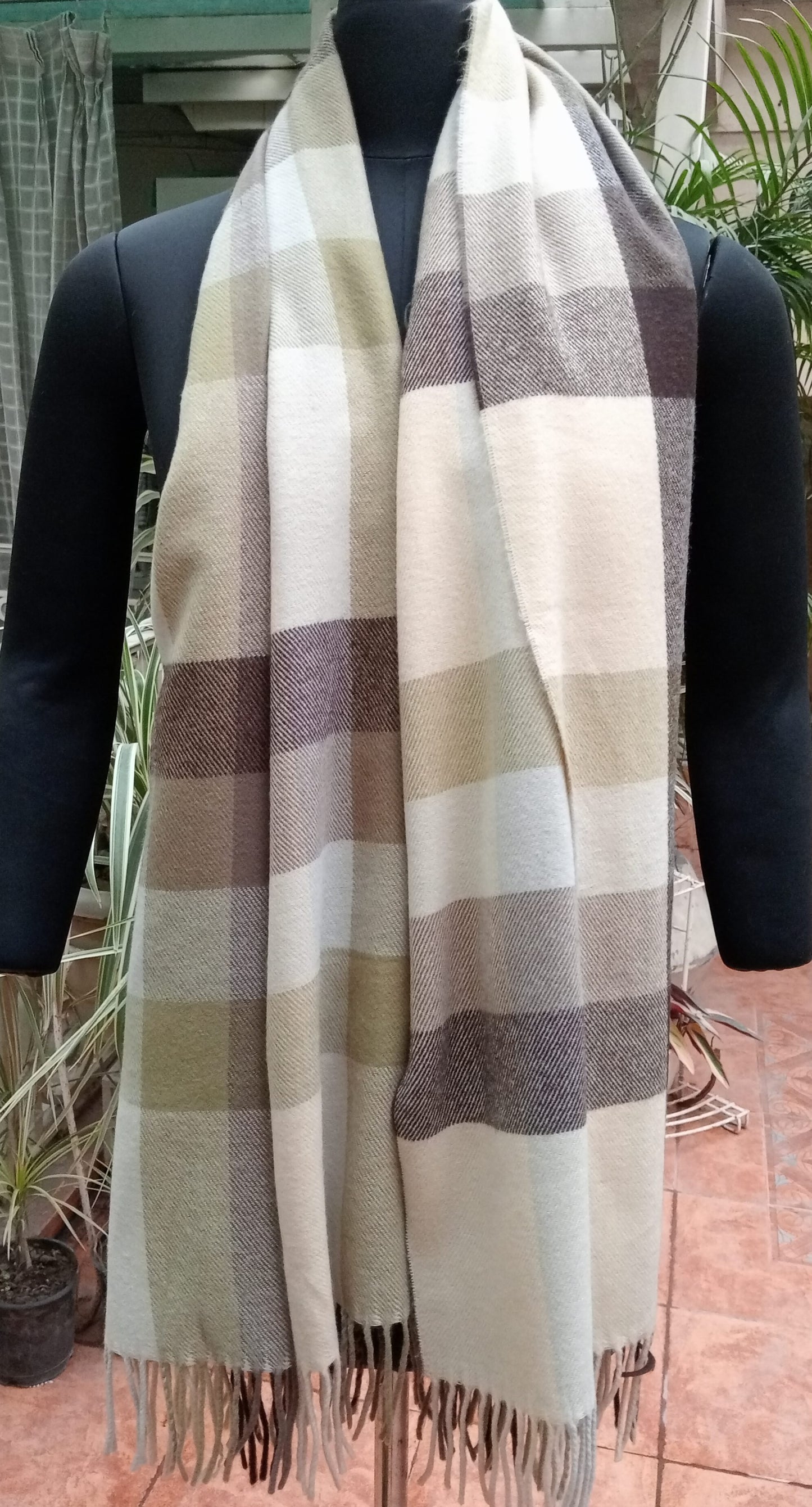 Pure wool check stoles with tassels