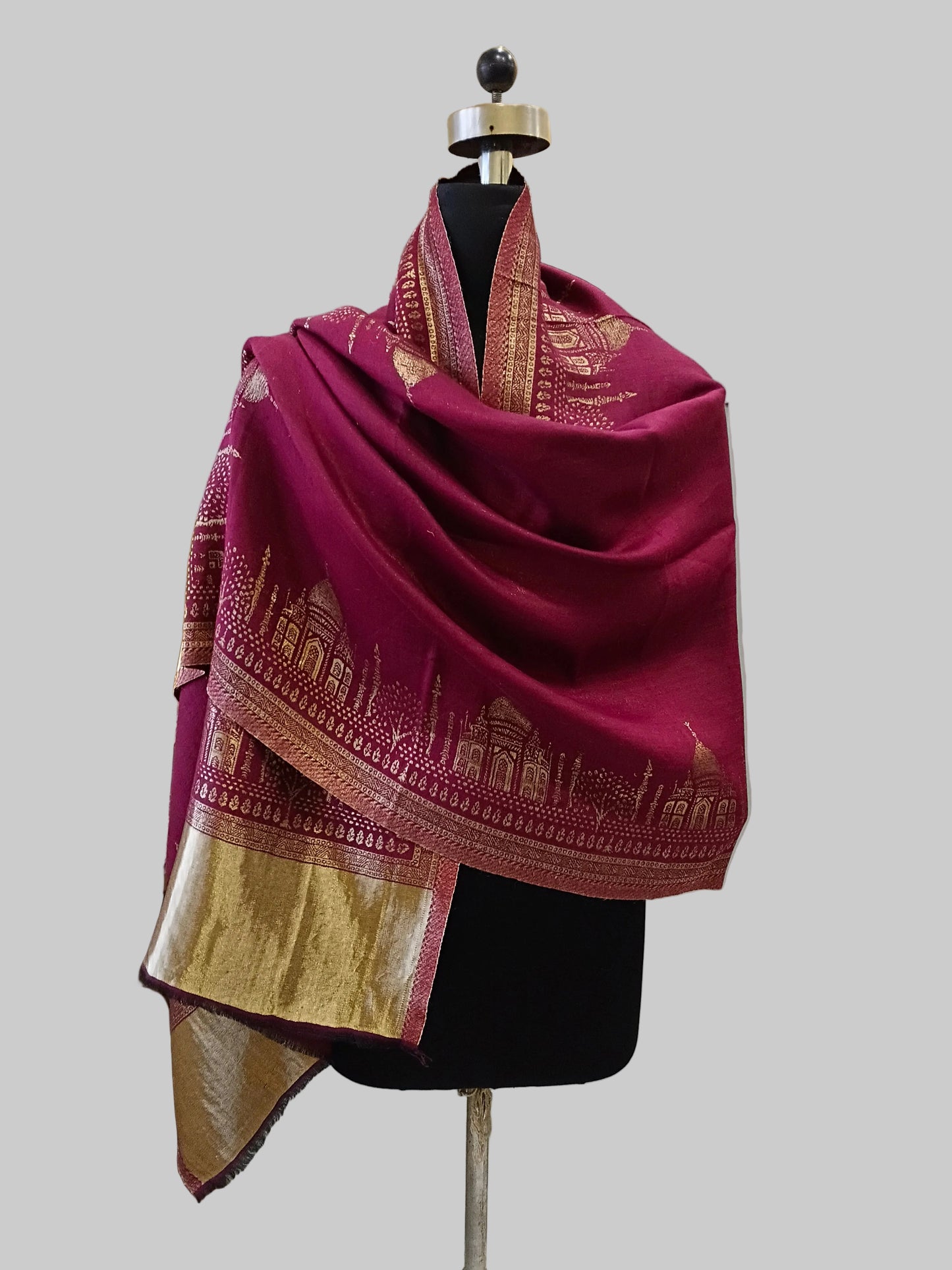 Ladies Taj design zari reversible stole