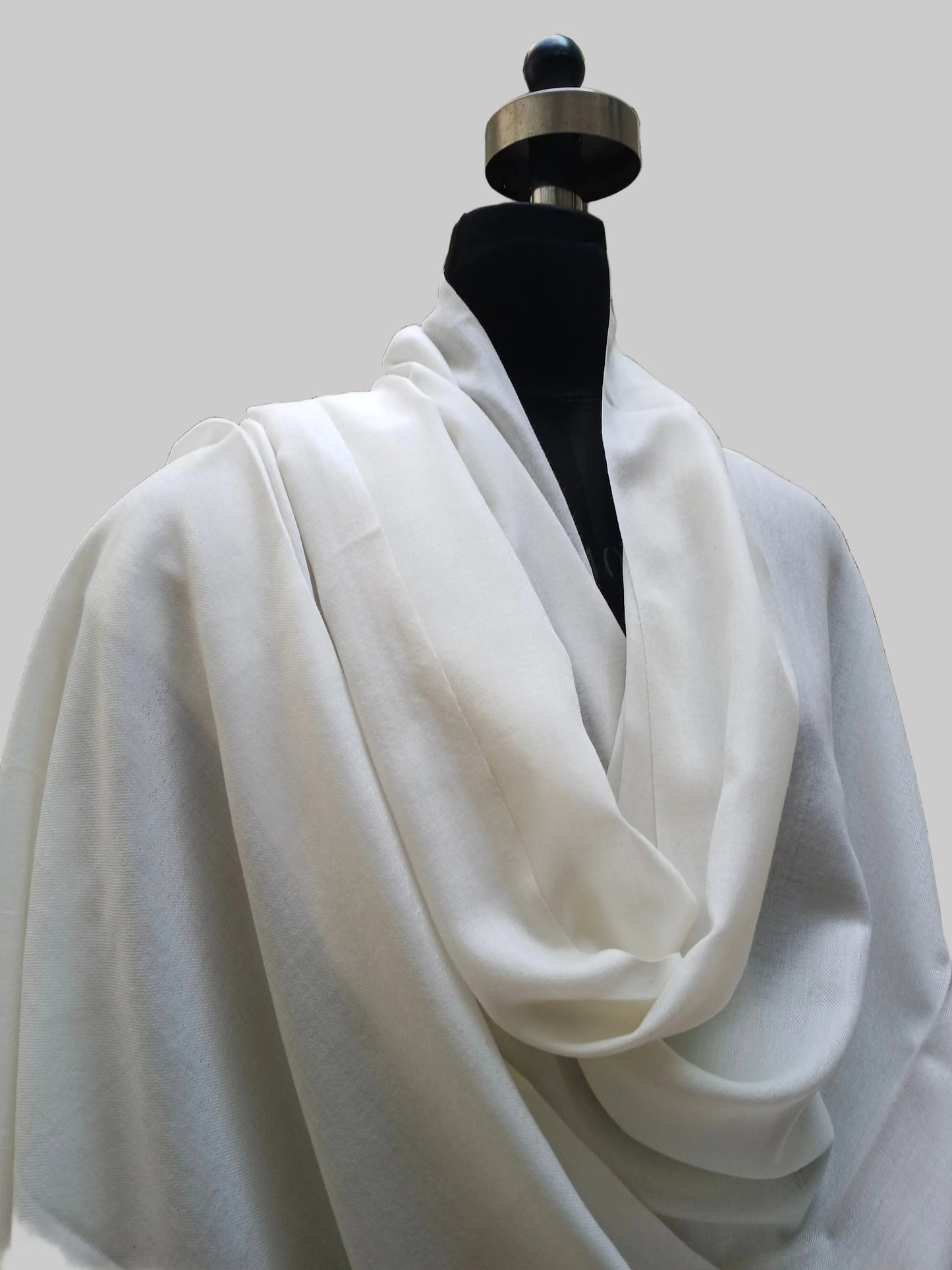 Men’s plain fine wool shawl